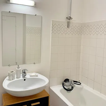 Bright With Terrace - 4 To 6 People