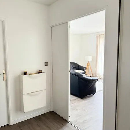 Bright With Terrace - 4 To 6 People Saint-Cloud