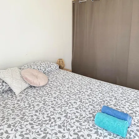 Bright With Terrace - 4 To 6 People *