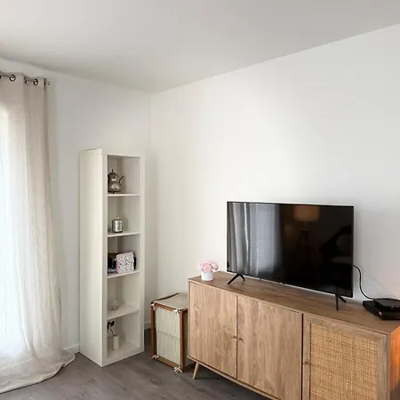 Bright With Terrace - 4 To 6 People *