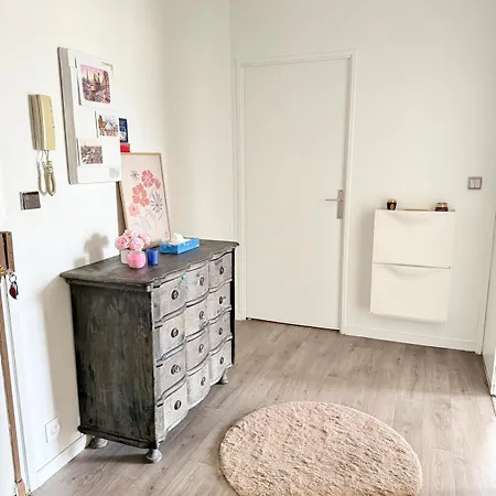 Bright With Terrace - 4 To 6 People Saint-Cloud